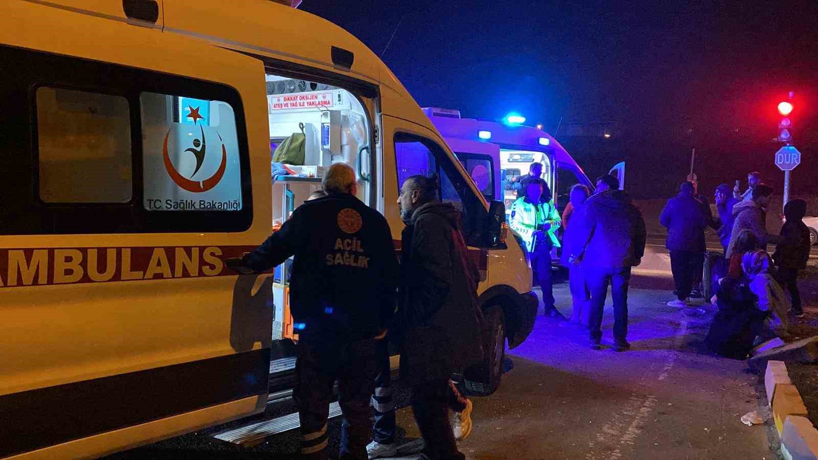 elazigda trafik kazasi 6 yarali 1 K4GnpldO
