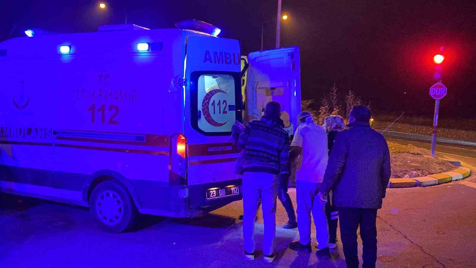 elazigda trafik kazasi 6 yarali 3 TndrAgEQ