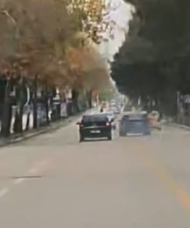 elazigda-trafikte-makas-atan-surucu-kameraya-yansidi-HlAEOdsQ.jpg