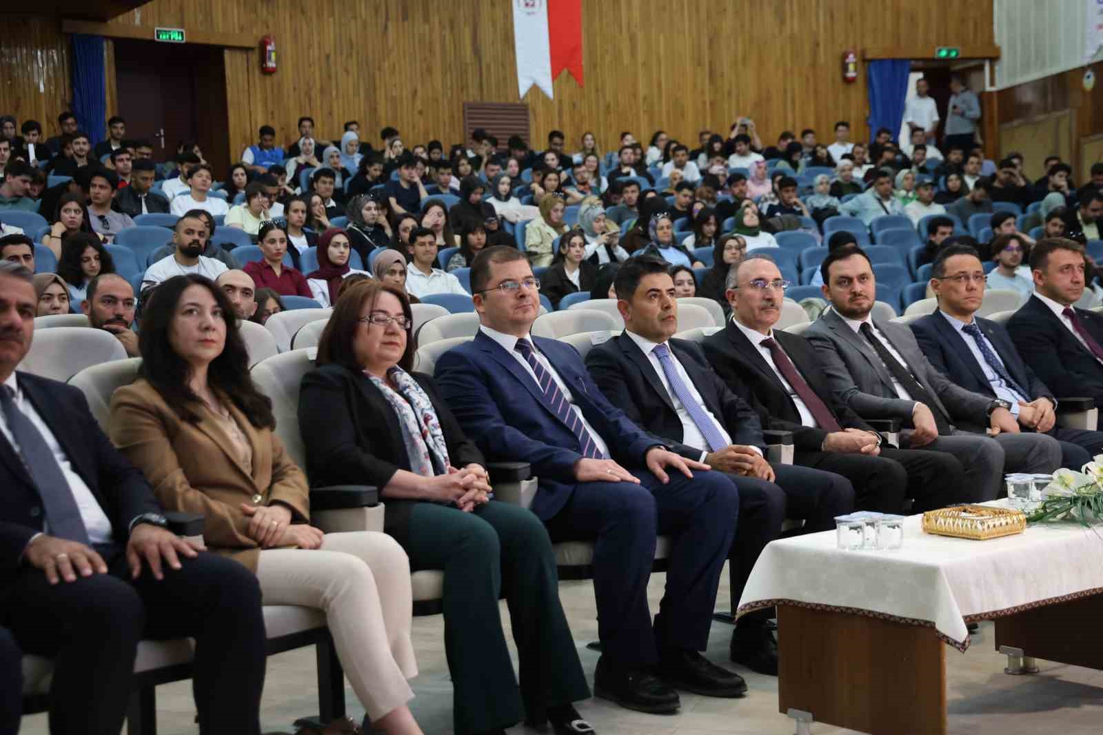 elazigda turkiye yuzyilinda ulastirma vizyonu programi gerceklestirildi 2 VtsYs4m9
