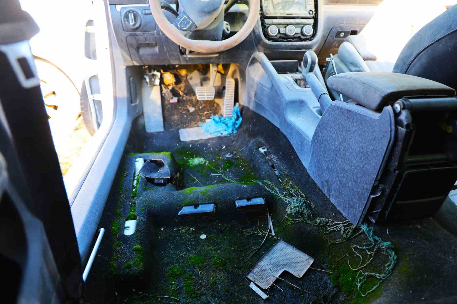 Elazığ’da yediemin otoparkında yosun tutan araçlar: 500 milyon TL’lik servet çürüyor 5 elazigda yediemin otoparkinda yosun tutan araclar 500 milyon tllik servet curuyor 1 NBnwIkFp