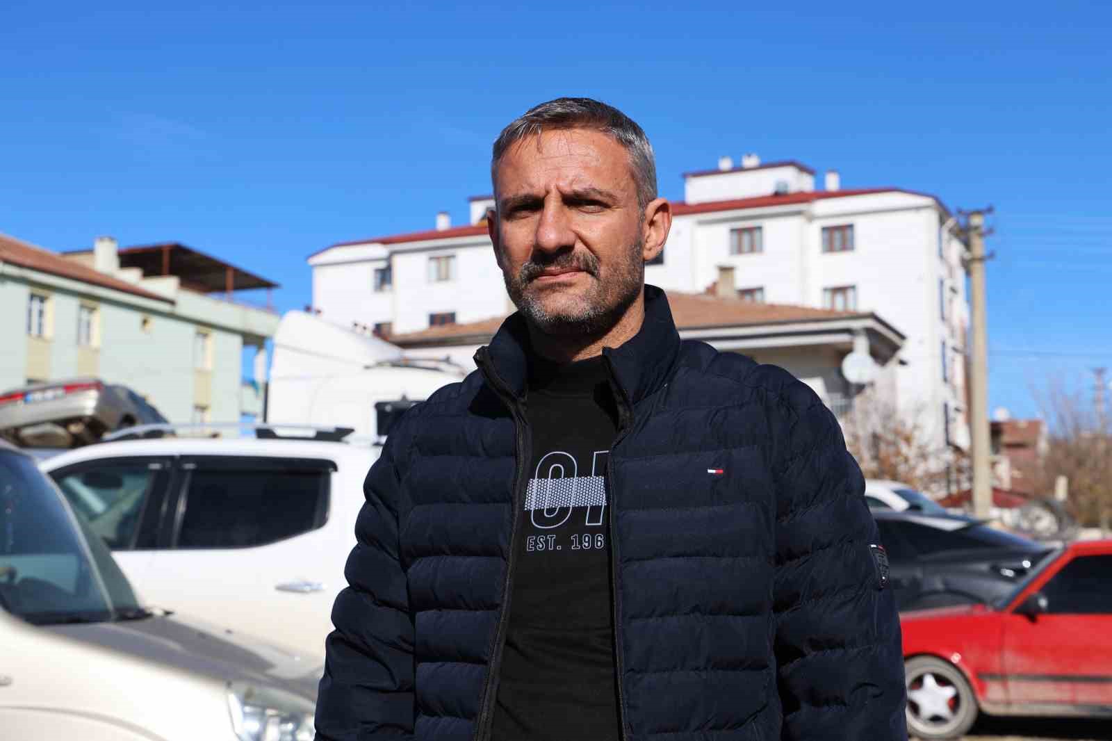 elazigda yediemin otoparkinda yosun tutan araclar 500 milyon tllik servet curuyor 10 UZO6j4PA