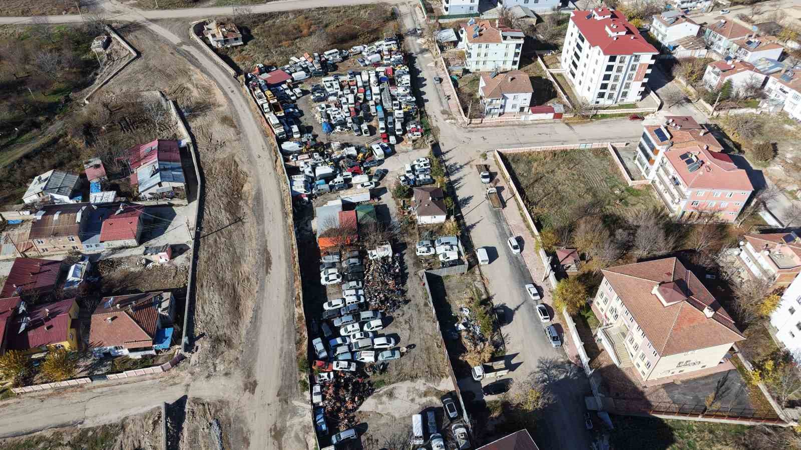 elazigda yediemin otoparkinda yosun tutan araclar 500 milyon tllik servet curuyor 12 TDuJE3eX