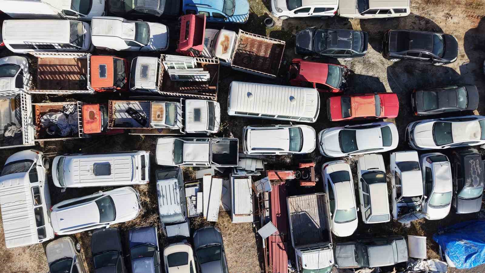 elazigda yediemin otoparkinda yosun tutan araclar 500 milyon tllik servet curuyor 3 3PBityE1
