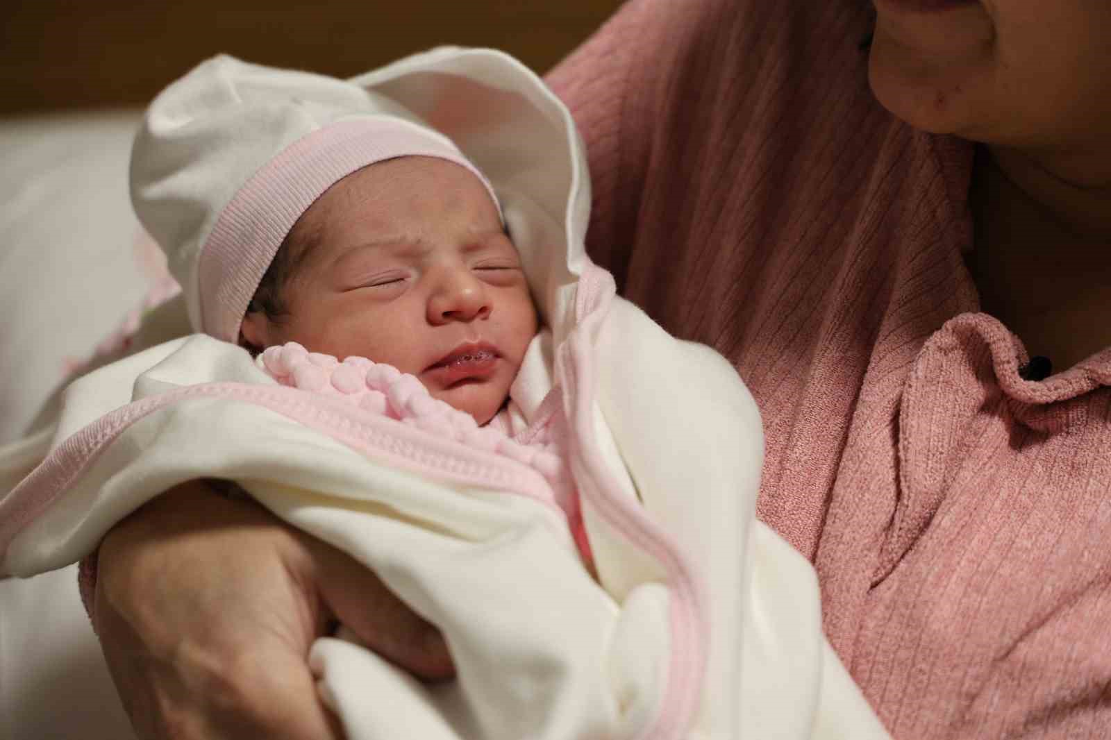 elazigda yeni yilin ilk dakikalarinda 4 bebek dunyaya geldi 0 E2nVtDai