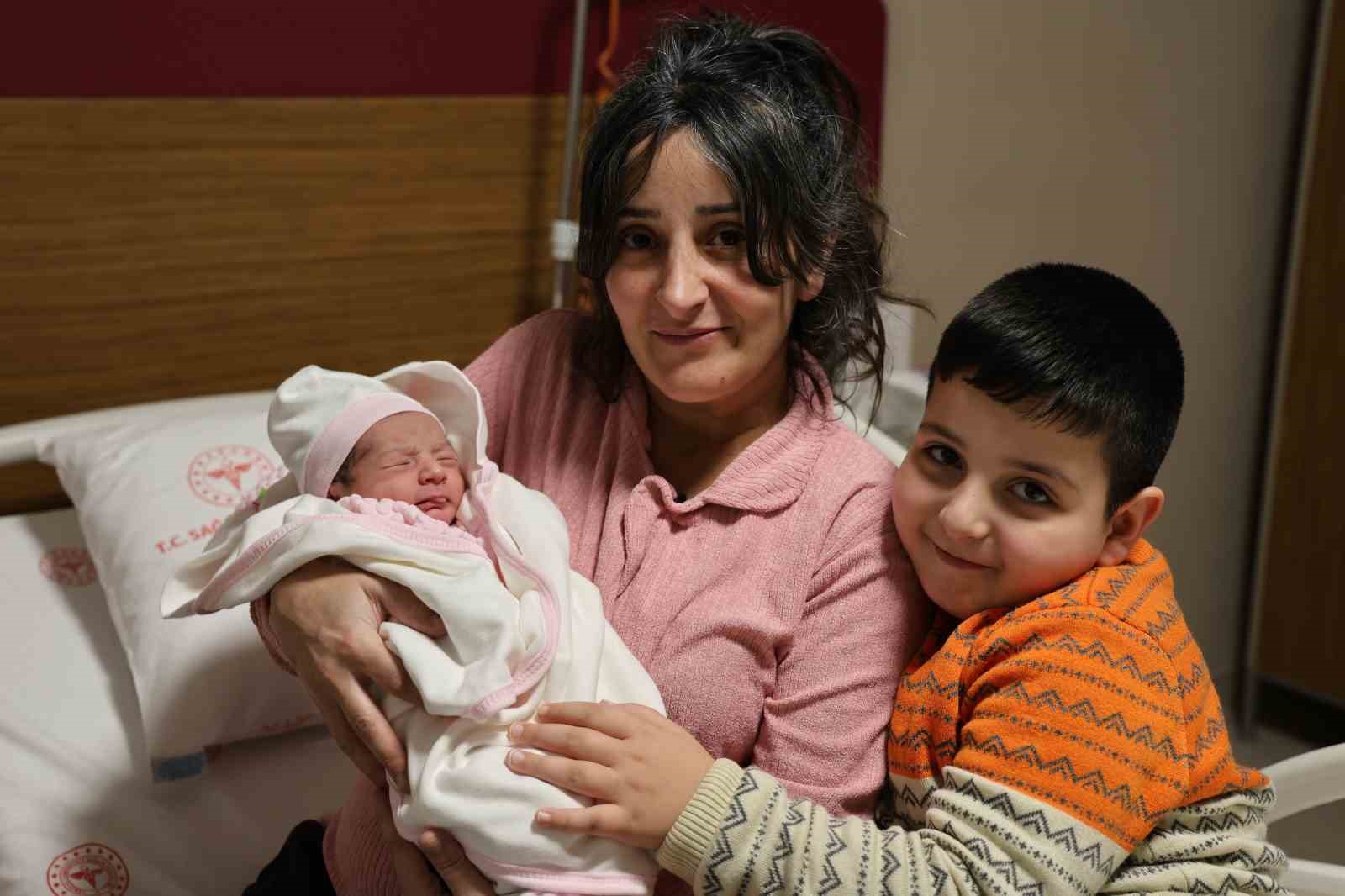 elazigda yeni yilin ilk dakikalarinda 4 bebek dunyaya geldi 9 4RueyEiZ