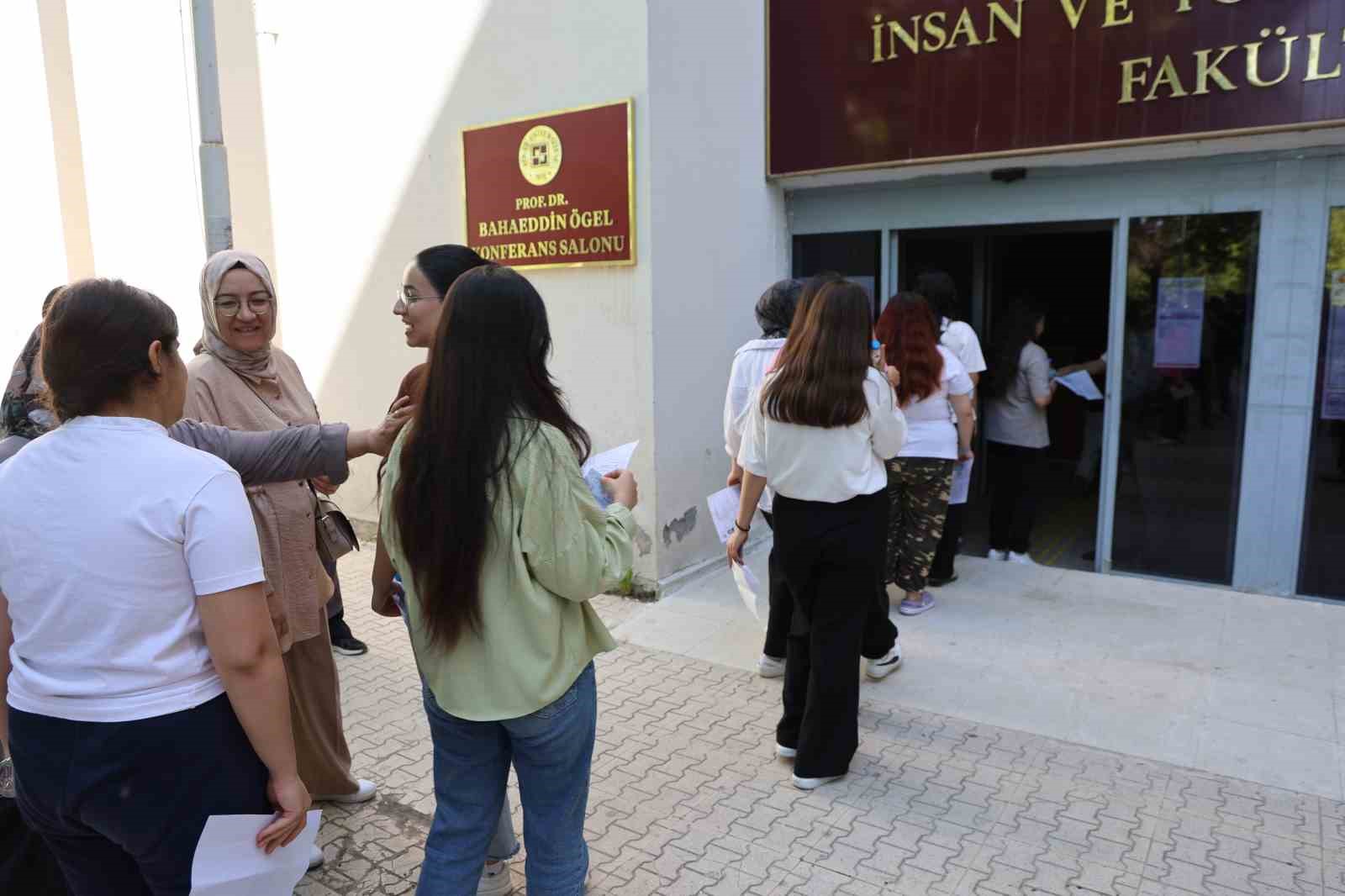 Elazığ’da YKS heyecanı sürüyor 6 elazigda yks heyecani suruyor 2 WHMiwDeT