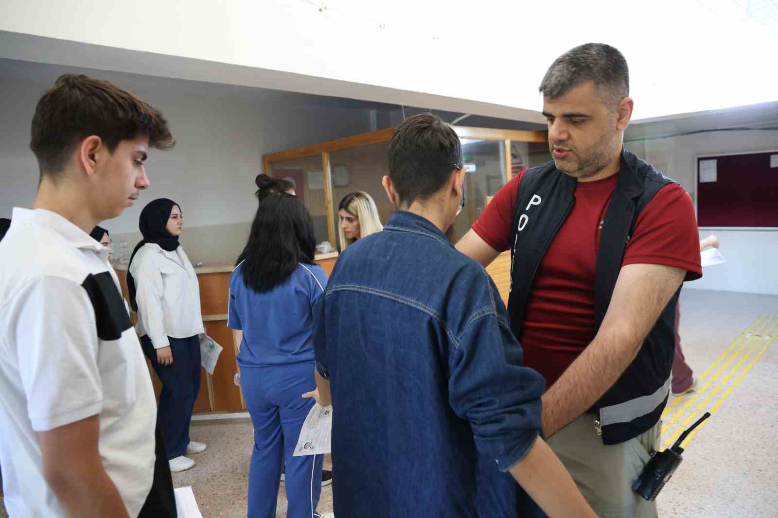 Elazığ’da YKS heyecanı sürüyor 9 elazigda yks heyecani suruyor 5 SUISdNen
