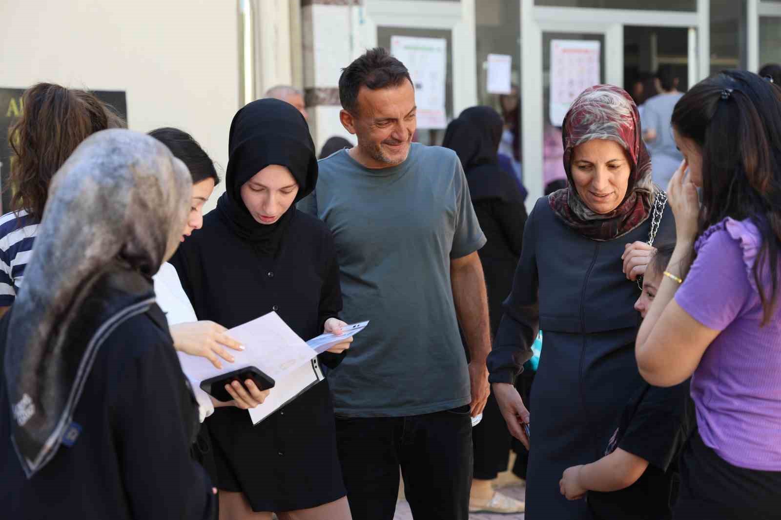 elazigda yks maratonu basladi 37 binden fazla aday gelecegi icin siralardaki yerini aldi 4 zuhapeJp