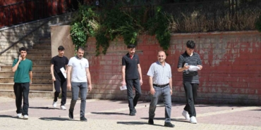 elazigda-yks-maratonu-basladi-37-binden-fazla-aday-gelecegi-icin-siralardaki-yerini-aldi-F7A618bG.jpg
