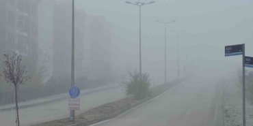 elazigda-yogun-sis-bir-mahalle-adeta-kayboldu-aSFBQdGC.jpg