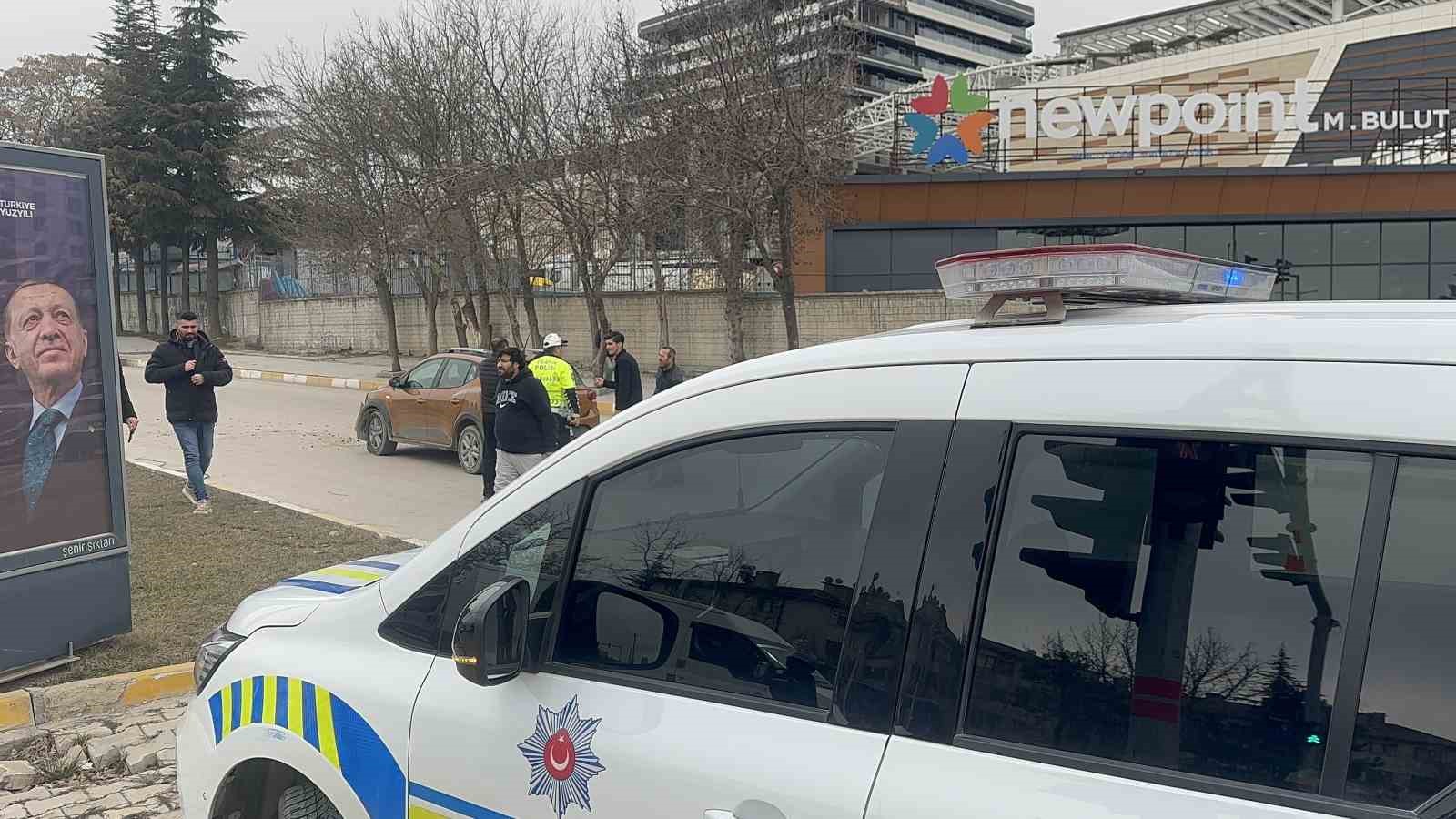 elazigda zincirleme trafik kazasi 1 yarali 3 qAV581RS