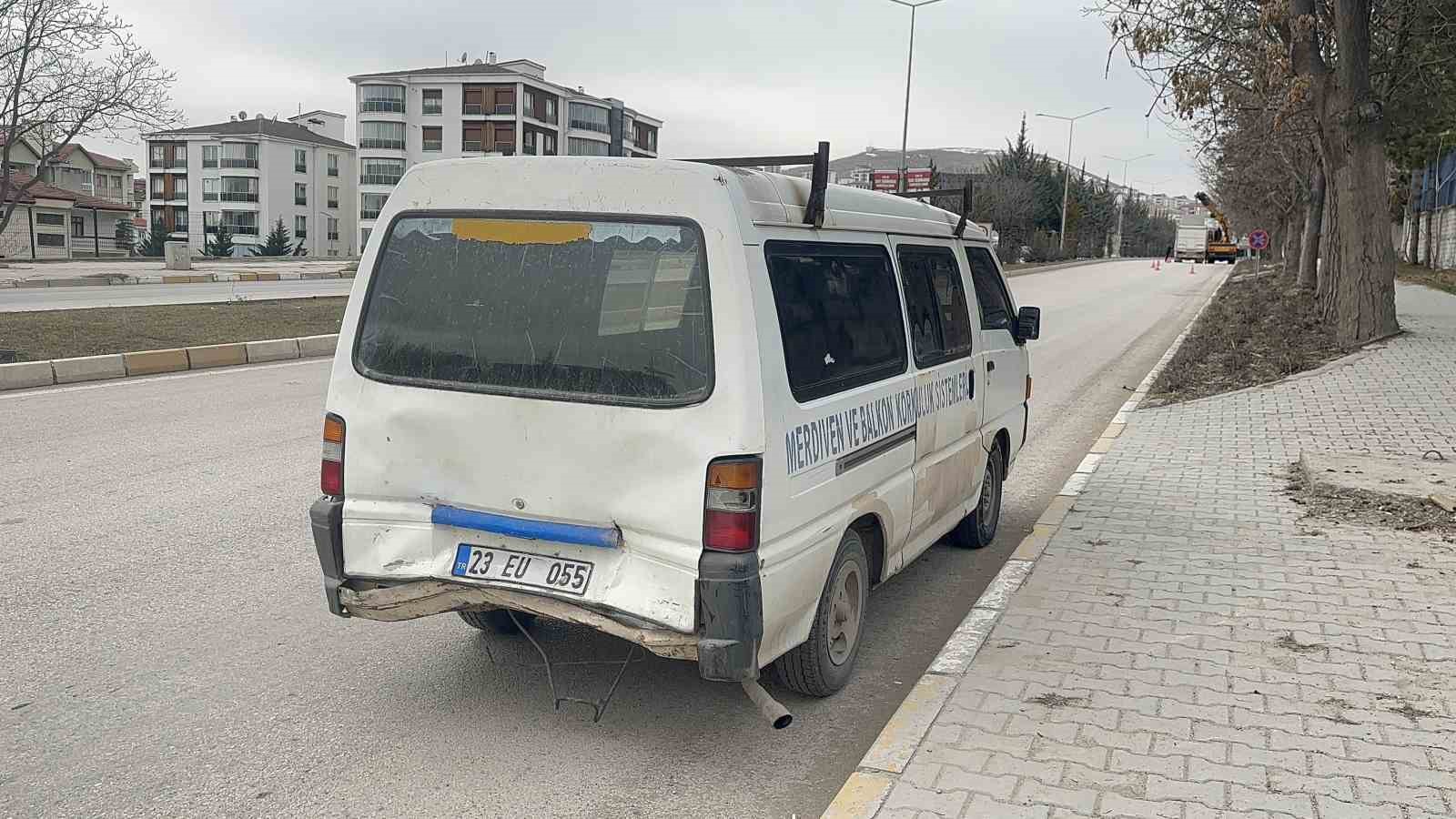 elazigda zincirleme trafik kazasi 1 yarali 4 fYR52mij