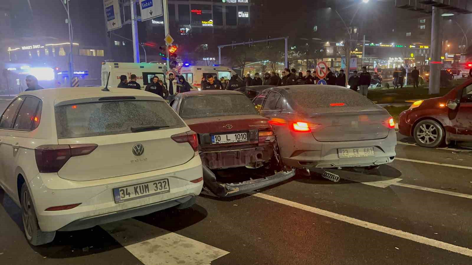 elazigda zincirleme trafik kazasi 2 yarali 0 ORqYjh3P