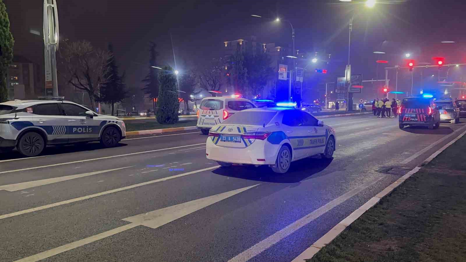elazigda zincirleme trafik kazasi 2 yarali 2 9ufvZ3qC