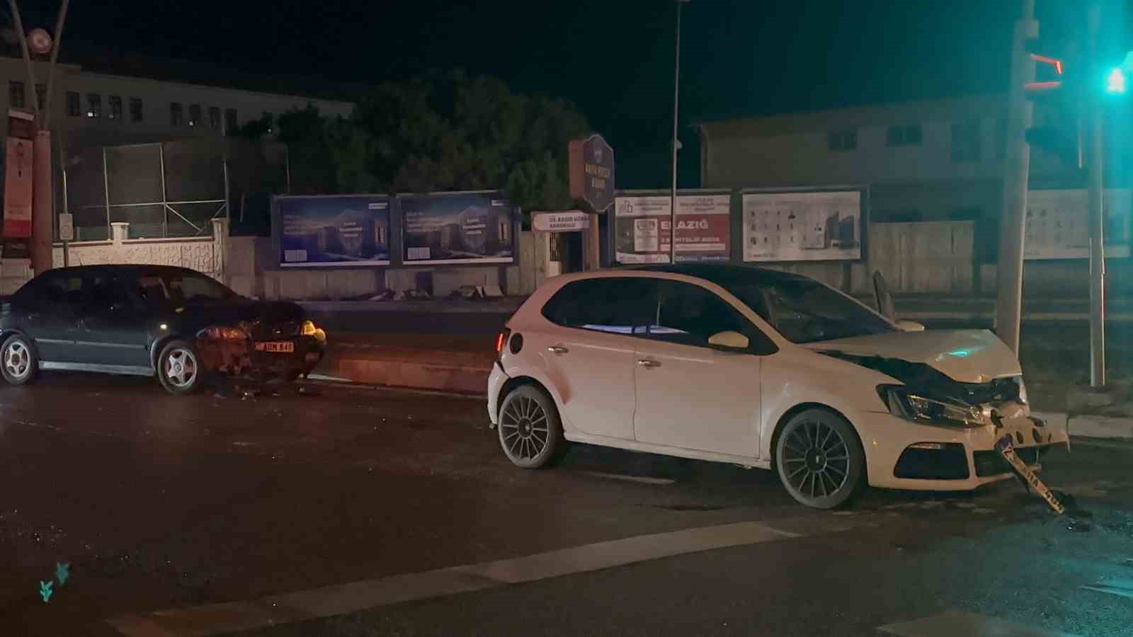 elazigda zincirleme trafik kazasi 3 yarali 1 uUvbWF5z