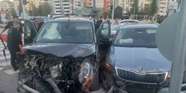 elazigda-zincirleme-trafik-kazasi-3-yarali-N8FJEvuf.jpg