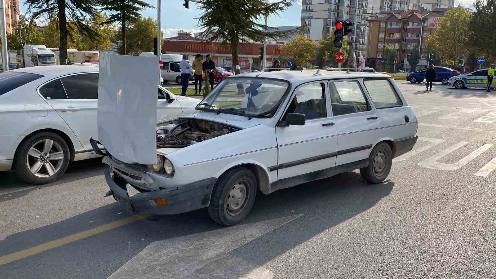 elazigda zincirleme trafik kazasi 4 yarali 3