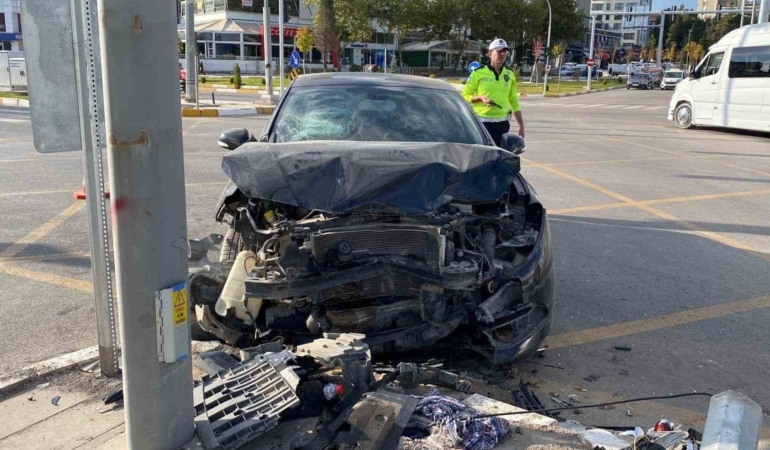 elazigda-zincirleme-trafik-kazasi-4-yarali-cxekJIuz.jpg