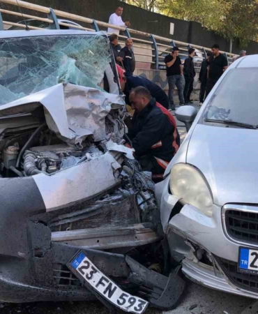 elazigda-zincirleme-trafik-kazasi-5-yarali-jChN7uHO.jpg