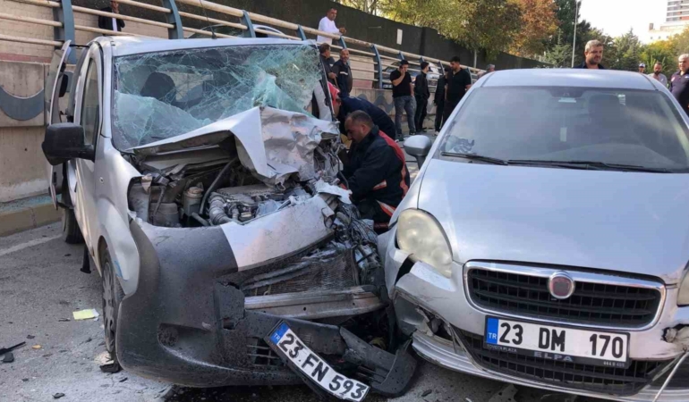 elazigda-zincirleme-trafik-kazasi-5-yarali-jChN7uHO.jpg