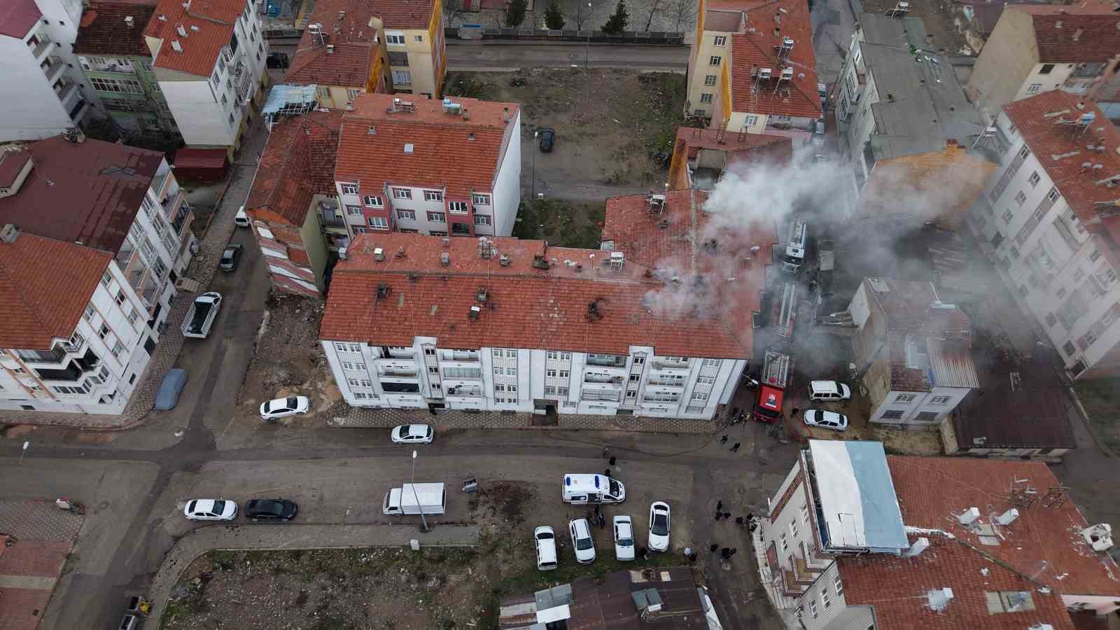 elazigdaki korkutan yangin kontrol altina alindi 4 KqjlT5tE