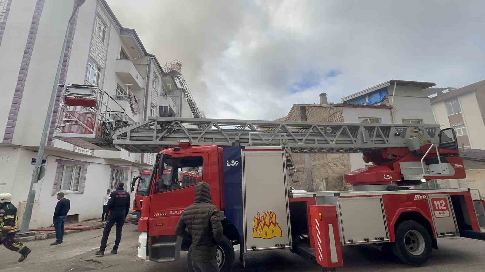 elazigdaki korkutan yangin kontrol altina alindi 6 ZIJpaqpg