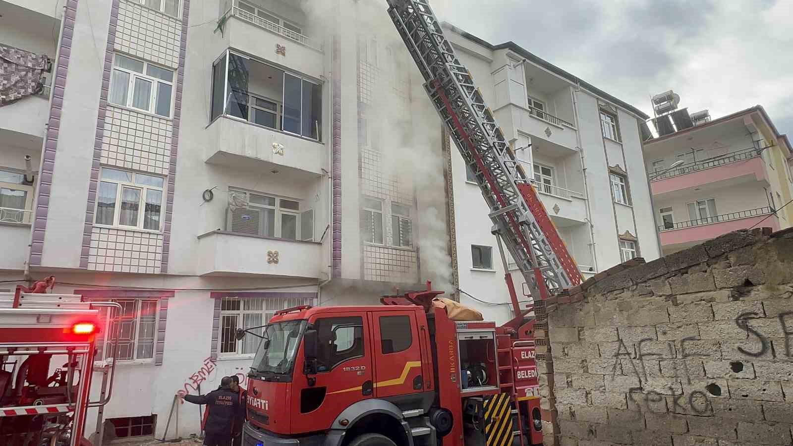 elazigdaki korkutan yangin kontrol altina alindi 7 ESASFgJT