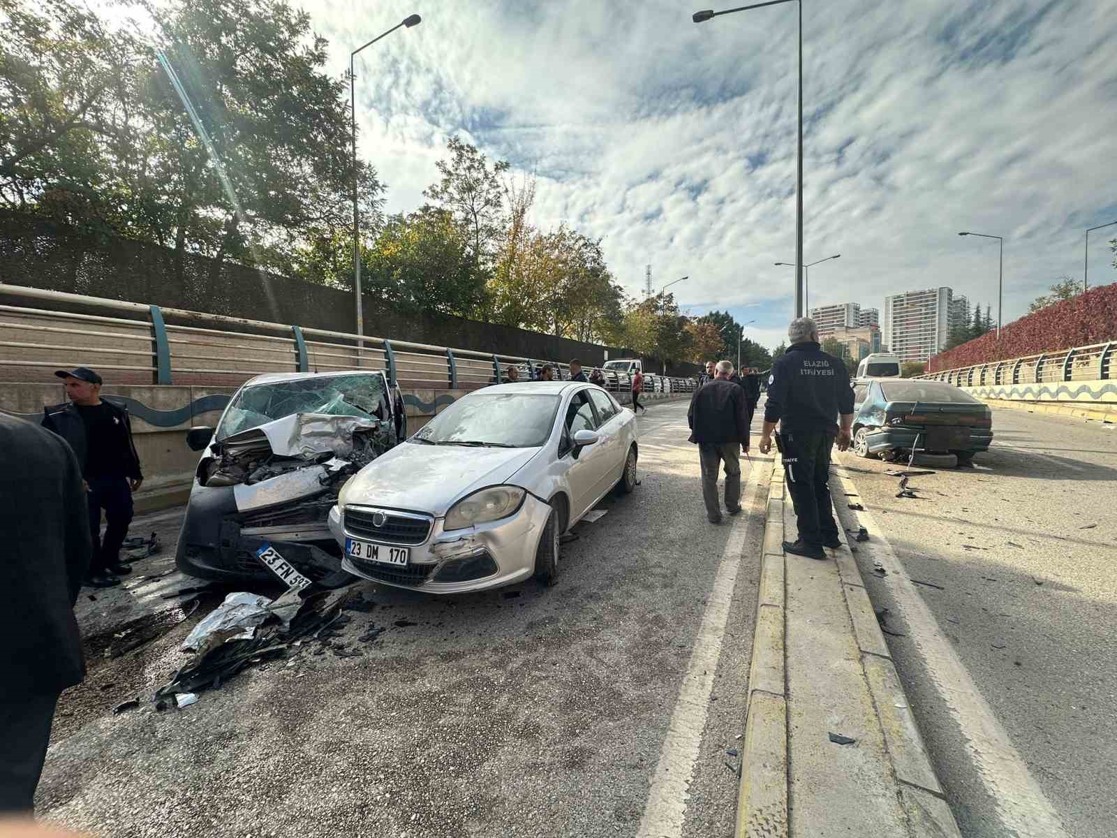 elazigdaki zincirleme trafik kazasi 1 olu 4 yarali 0 NdV7kIZq