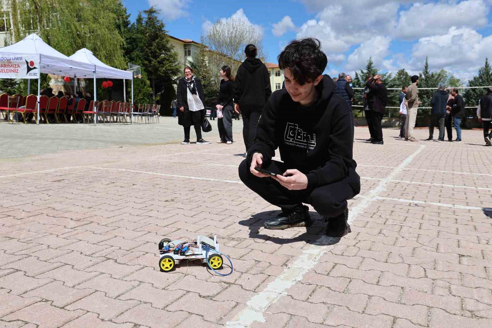 Elazığlı genç mühendis adayından geleceğin teknolojisi: Güneş enerjili araç 8 elazigli genc muhendis adayindan gelecegin teknolojisi gunes enerjili arac 4 17YCiQ4l
