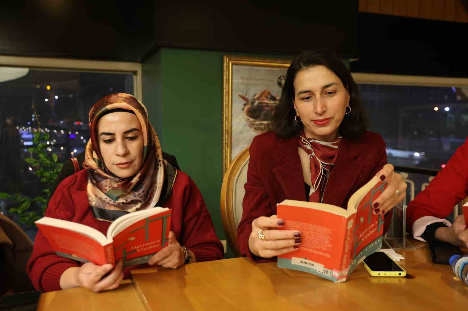 elazigli kadinlardan altin yerine kitap gunu 1 vXG2D45L