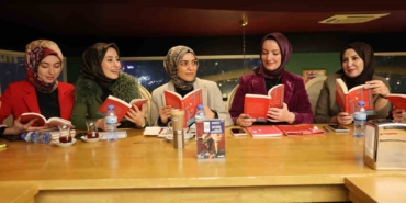 elazigli-kadinlardan-altin-yerine-kitap-gunu-w1I336hF.jpg