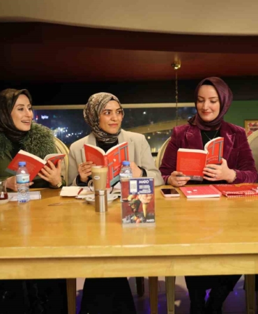 elazigli-kadinlardan-altin-yerine-kitap-gunu-w1I336hF.jpg