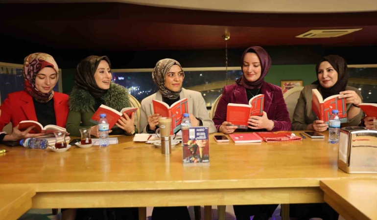 elazigli-kadinlardan-altin-yerine-kitap-gunu-w1I336hF.jpg