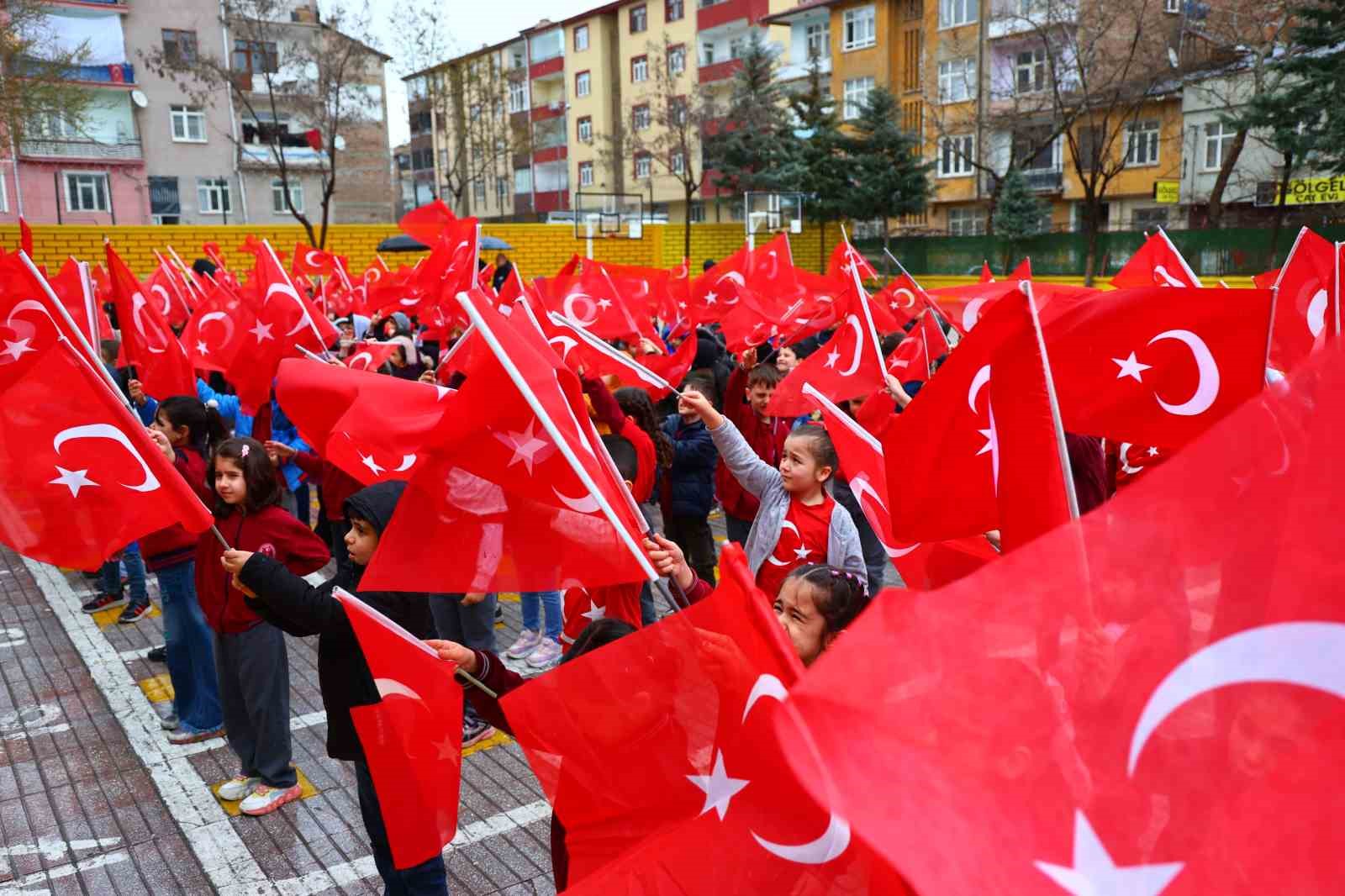 Elazığlı minikler milli takımın başarısını coşkuyla kutladı 5 elazigli minikler milli takimin basarisini coskuyla kutladi 1 ErDgjcGU