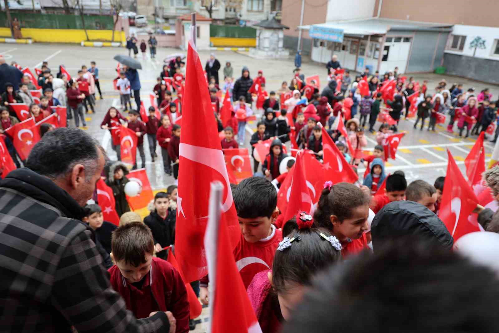 Elazığlı minikler milli takımın başarısını coşkuyla kutladı 14 elazigli minikler milli takimin basarisini coskuyla kutladi 10