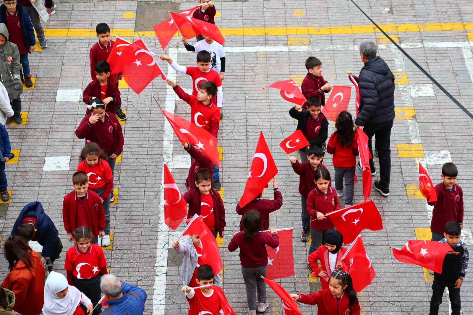 Elazığlı minikler milli takımın başarısını coşkuyla kutladı 10 elazigli minikler milli takimin basarisini coskuyla kutladi 6 rAkygKdM