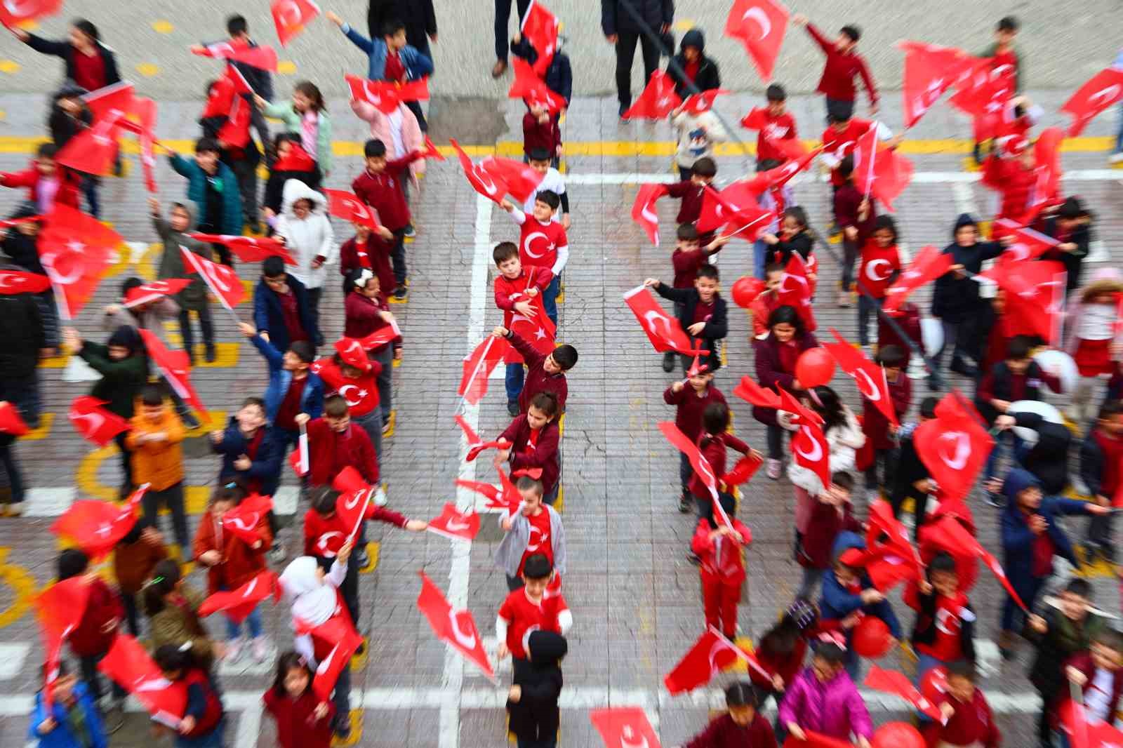 Elazığlı minikler milli takımın başarısını coşkuyla kutladı 12 elazigli minikler milli takimin basarisini coskuyla kutladi 8 hnjRMwuI