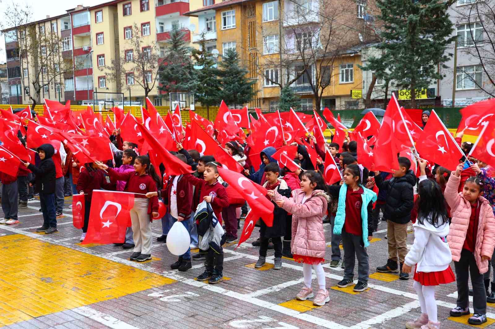 Elazığlı minikler milli takımın başarısını coşkuyla kutladı 13 elazigli minikler milli takimin basarisini coskuyla kutladi 9