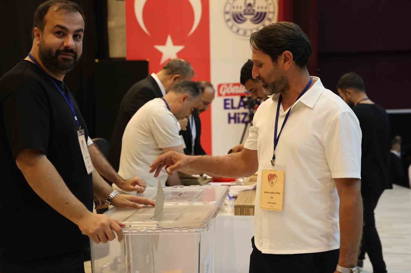 Elazığspor’da başkanlığa Ahmet Toprak seçildi 7 elazigsporda baskanliga ahmet toprak secildi 3 4BLw6VcA