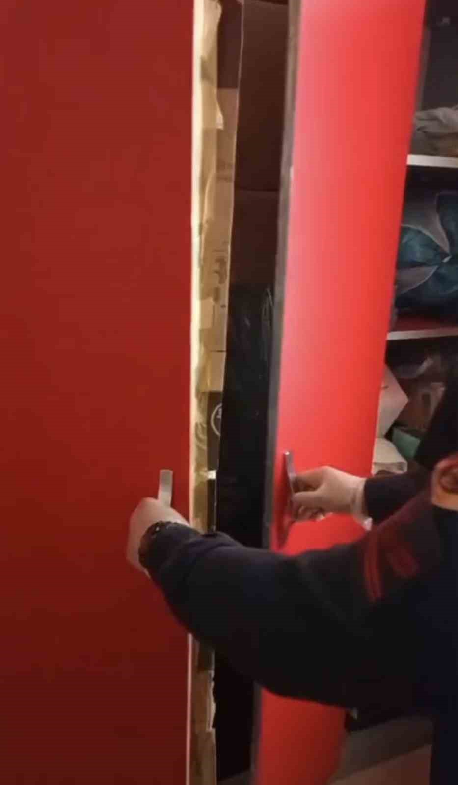 elbise dolabinda ozel iklimlendirme sistemiyle uyusturucu serasi 1 E6pUCisS