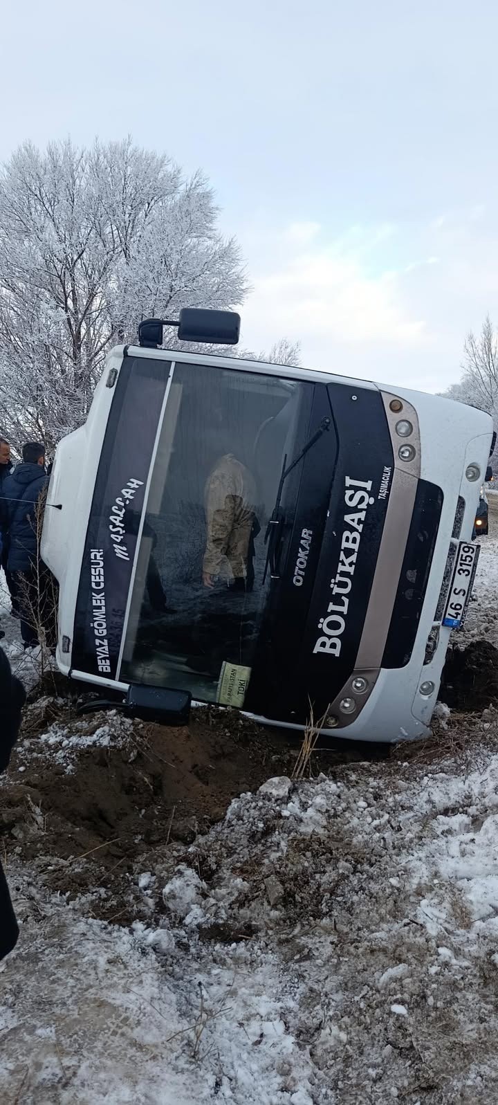 Elbistan-Çoğulhan karayolunda işçi servisi devrildi 5 elbistan cogulhan karayolunda isci servisi devrildi 1
