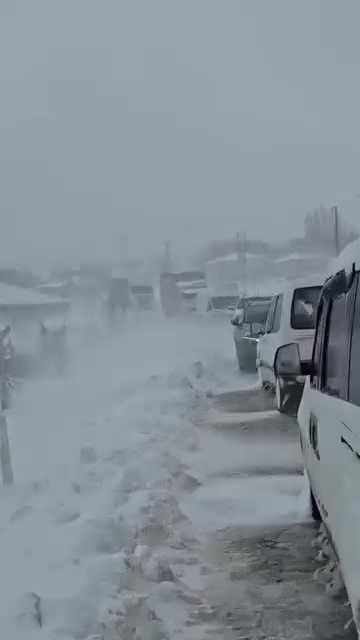 Elbistan-Darende kara yolu ulaşıma kapandı 4 elbistan darende kara yolu ulasima kapandi 0 YHskNYun