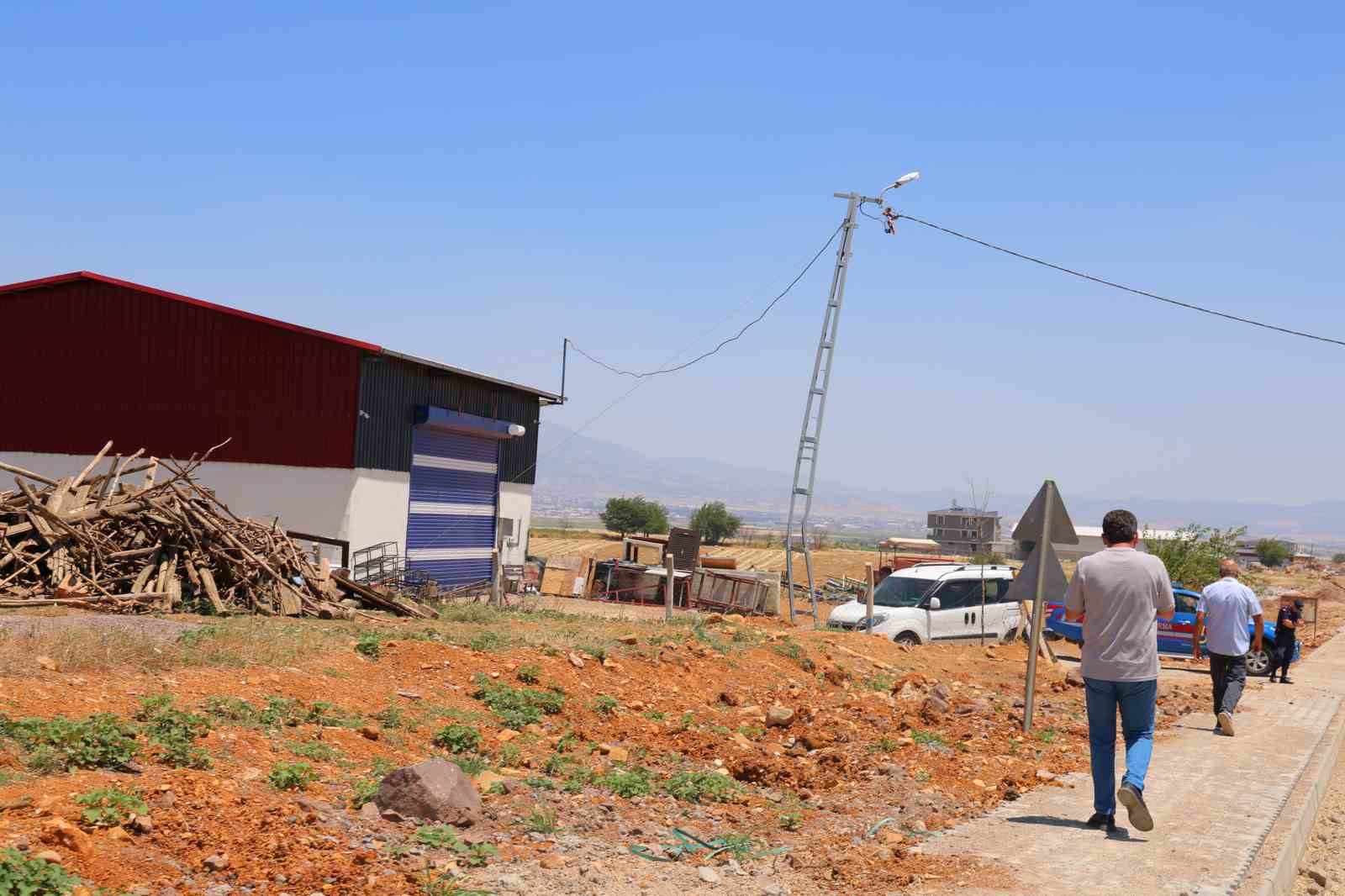 Elektriği kesilen besici yardım bekliyor 5 elektrigi kesilen besici yardim bekliyor 1 TZylZ2et