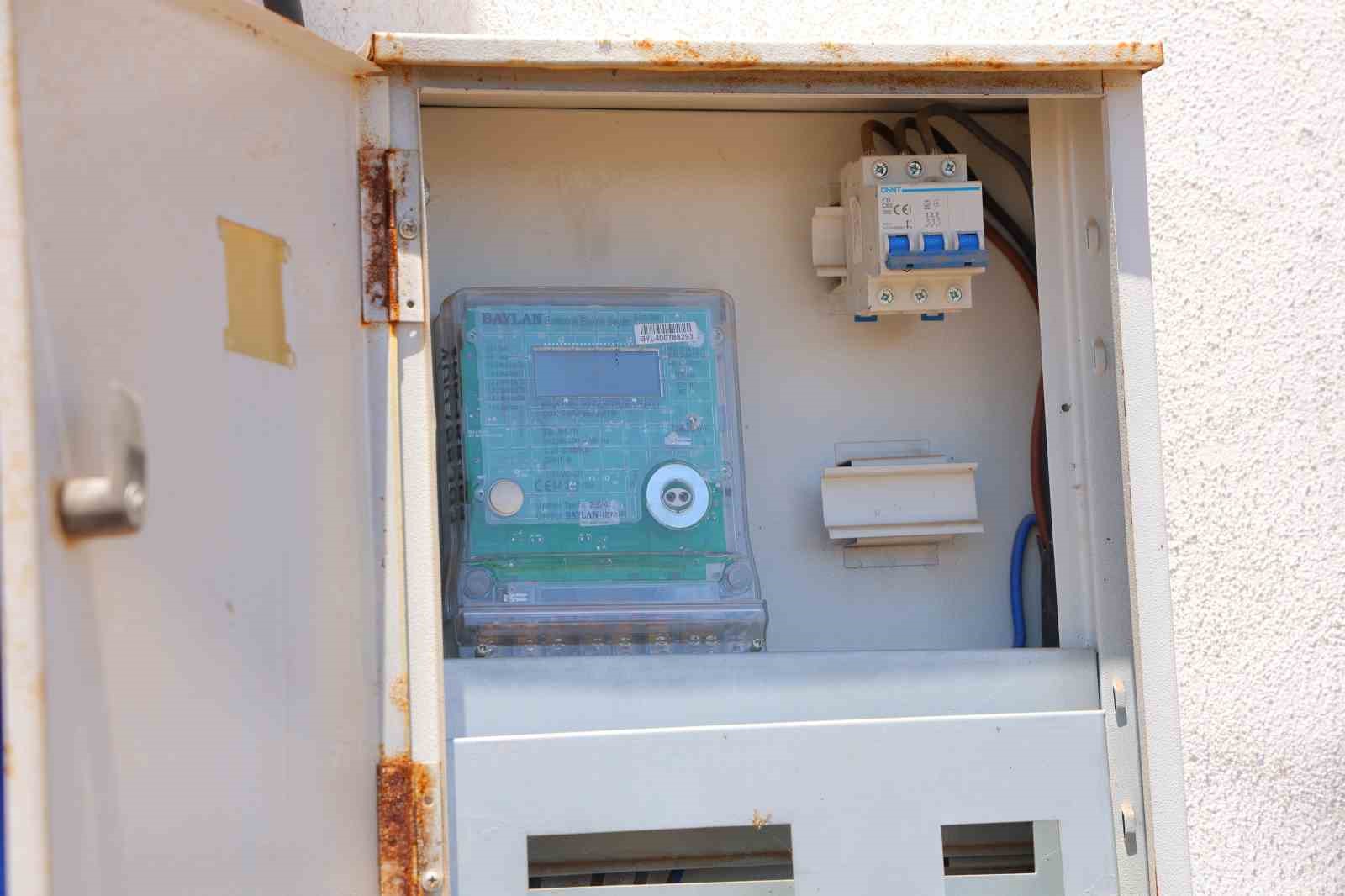 Elektriği kesilen besici yardım bekliyor 6 elektrigi kesilen besici yardim bekliyor 2 T9WHsQsM
