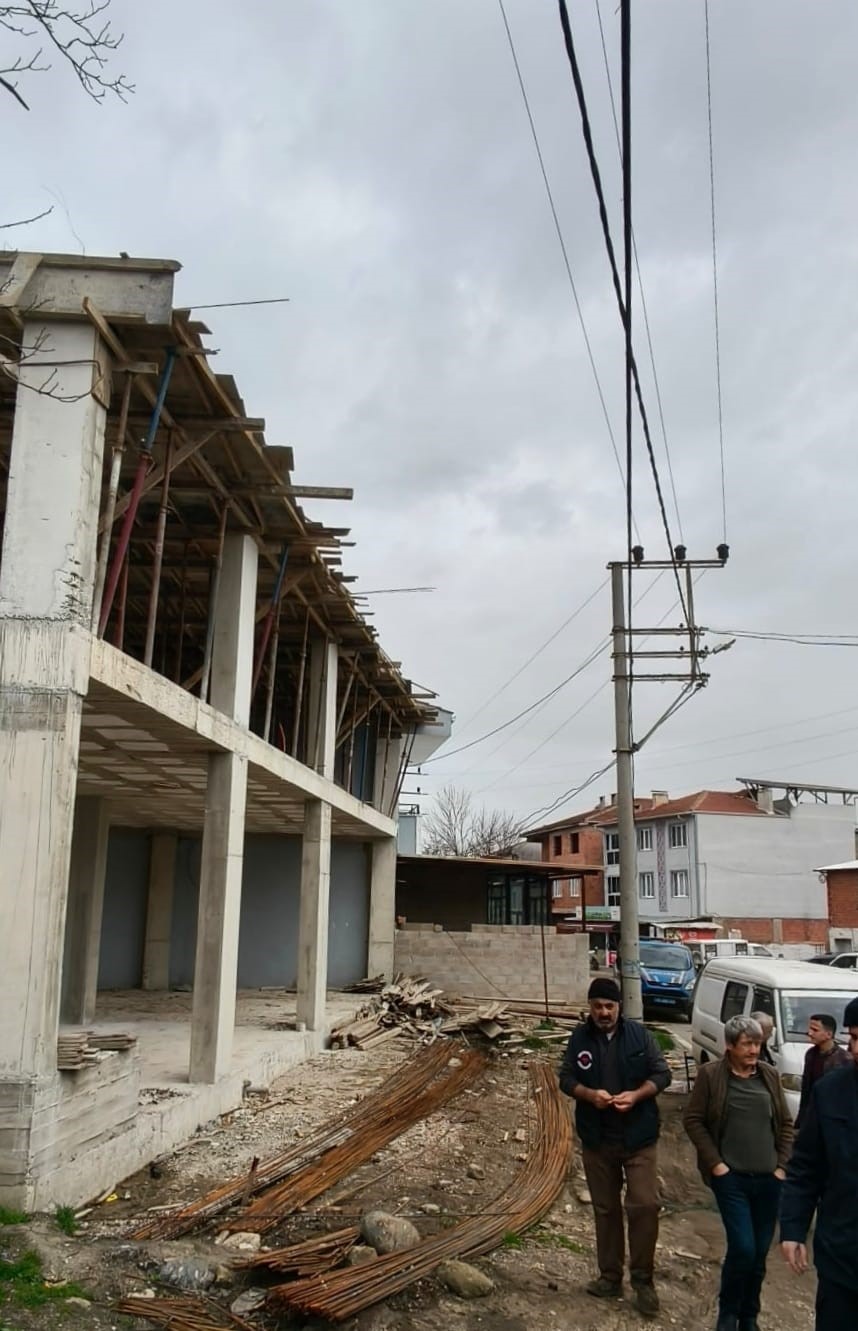 elektrik akimina kapilan isci 2nci kattan dustu 2