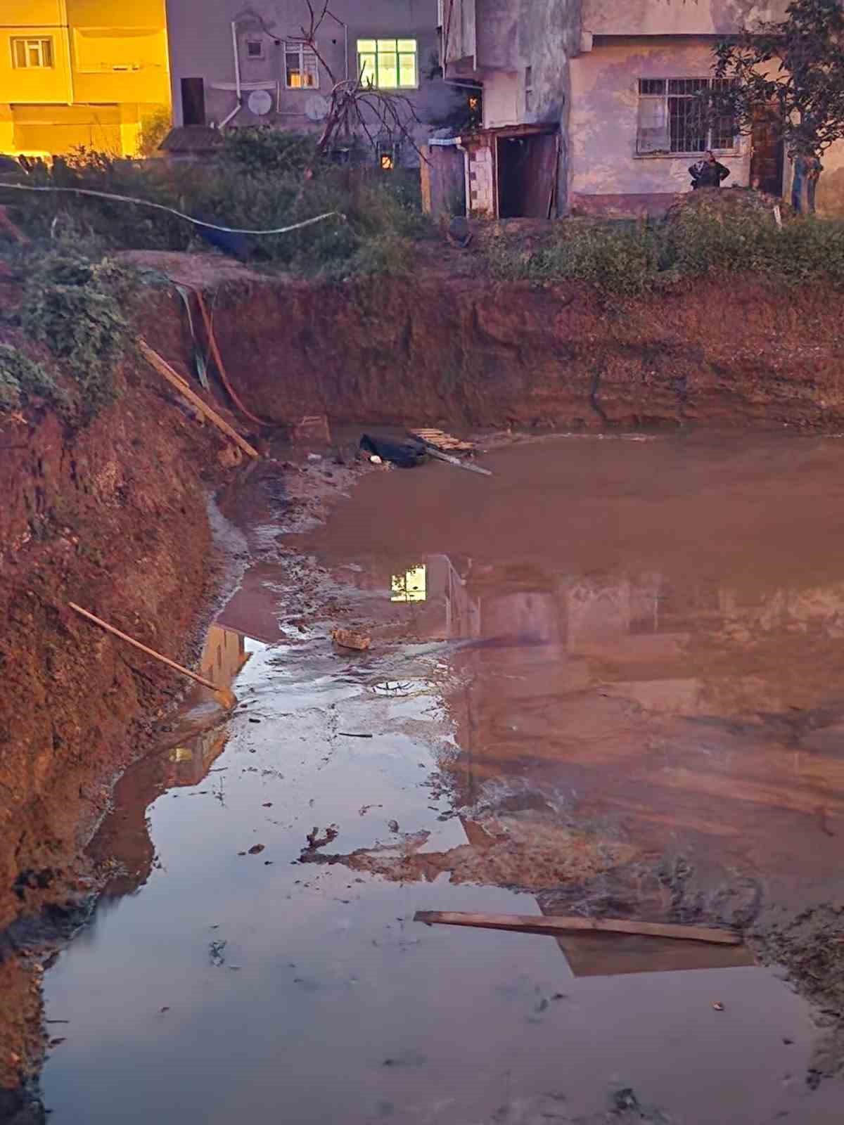 Elektrik akımına kapılan işçi hayatını kaybetti 5 elektrik akimina kapilan isci hayatini kaybetti 1 j5SkPGnM