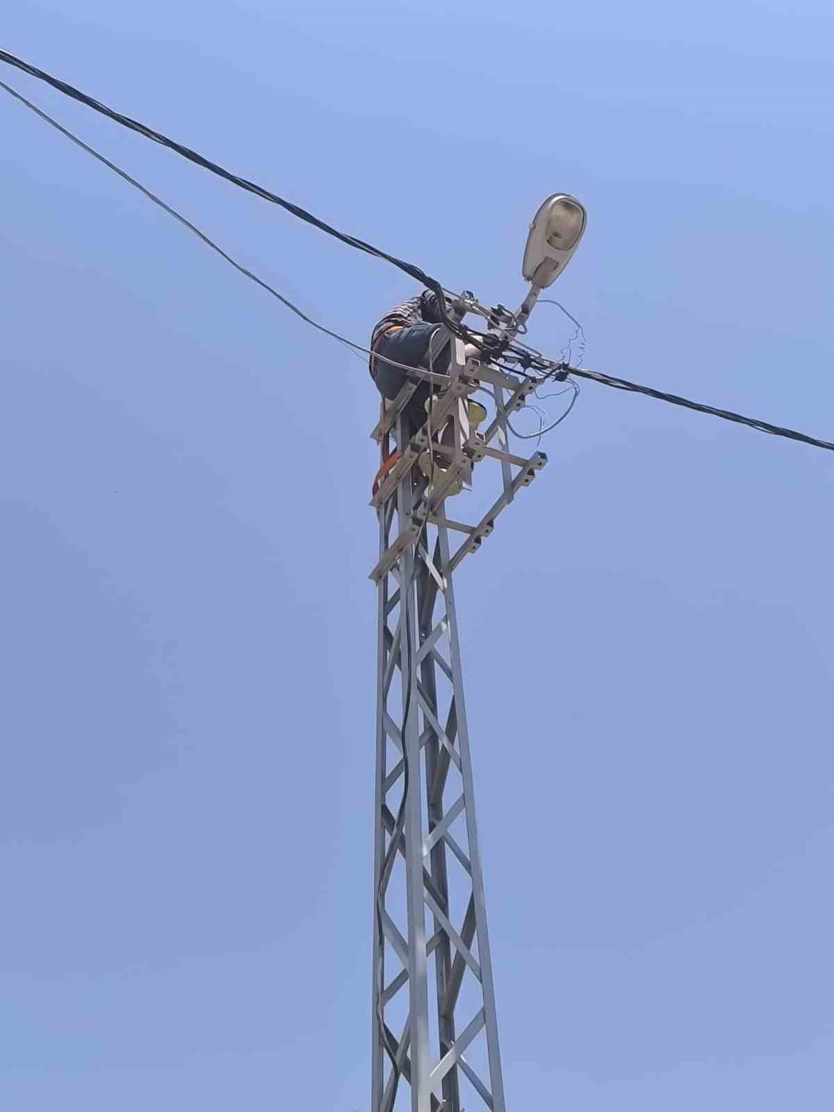 Elektrik direğinde akıma kapılan işçi yaralandı 4 elektrik direginde akima kapilan isci yaralandi 0 ZIQ6qgjE