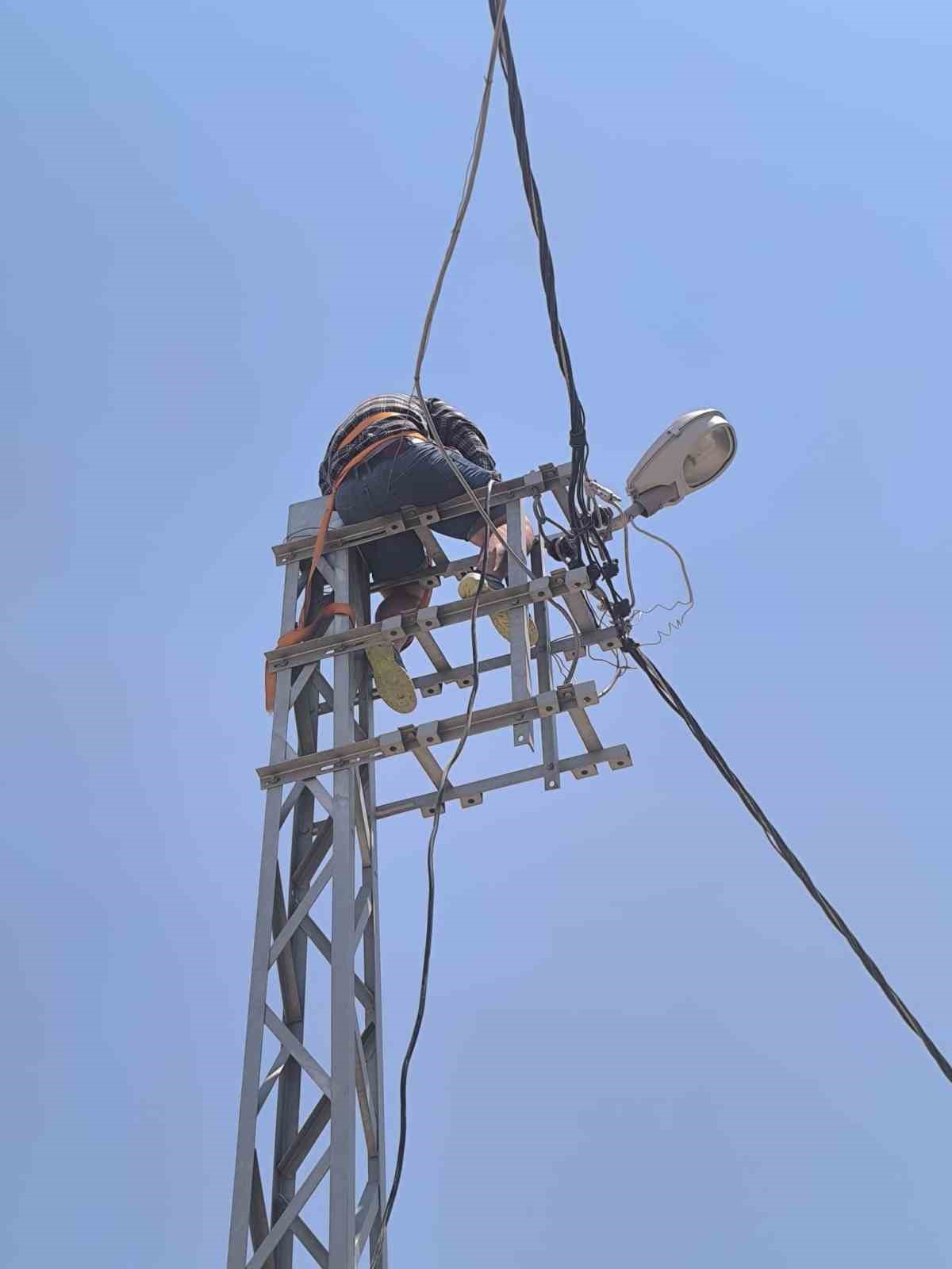 Elektrik direğinde akıma kapılan işçi yaralandı 5 elektrik direginde akima kapilan isci yaralandi 1 e56uiFSO