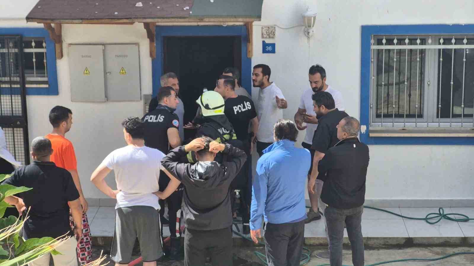 elektrik hatti patladi cikan yanginda 2 kisi mahsur kaldi 6 z1bXZMAW